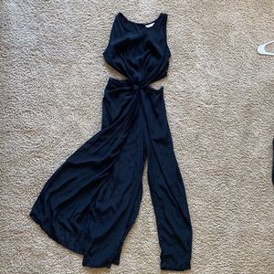 Keliki Resort sleeveless with cut out sides. Sleeveless. Size S